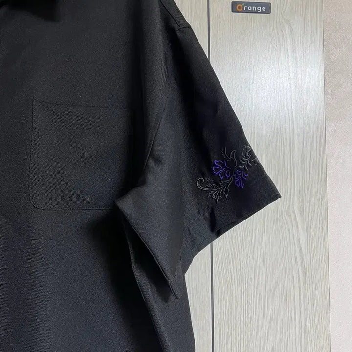 [SOLD OUT] 오버핏 자수 반팔셔츠