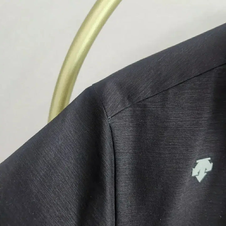 [BUNJANG] Descente Black Short Sleeve Polo T-Shirt / 데상트 블랙 반팔 폴로 티셔츠