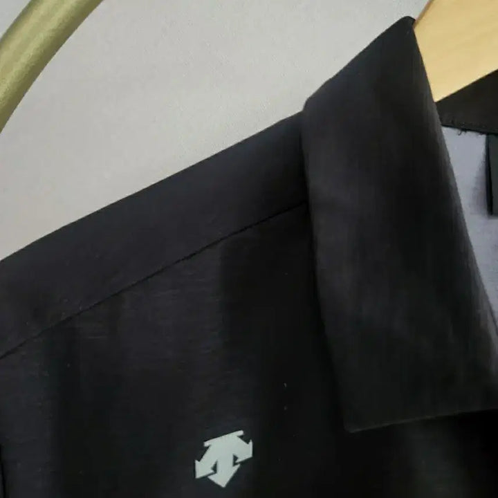 [BUNJANG] Descente Black Short Sleeve Polo T-Shirt / 데상트 블랙 반팔 폴로 티셔츠
