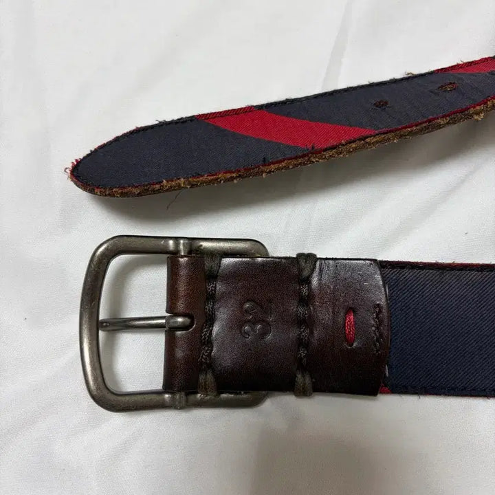 [BUNJANG] Abercrombie Reversible Brown Leather Belt / 네이비 레드 스트라이프 벨트