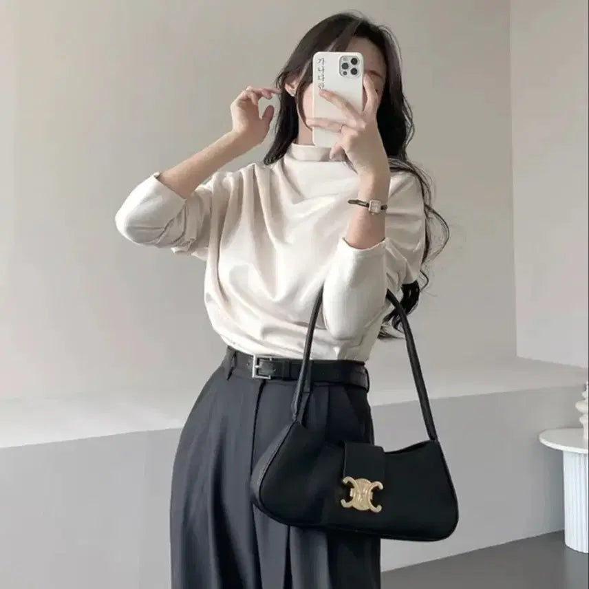 [BUNJANG] GANADARAN Soft Fit Long Sleeve Shirring Blouse - Cream Beige / 가나다란 여리핏 긴팔 반목 셔링티 크림베이지