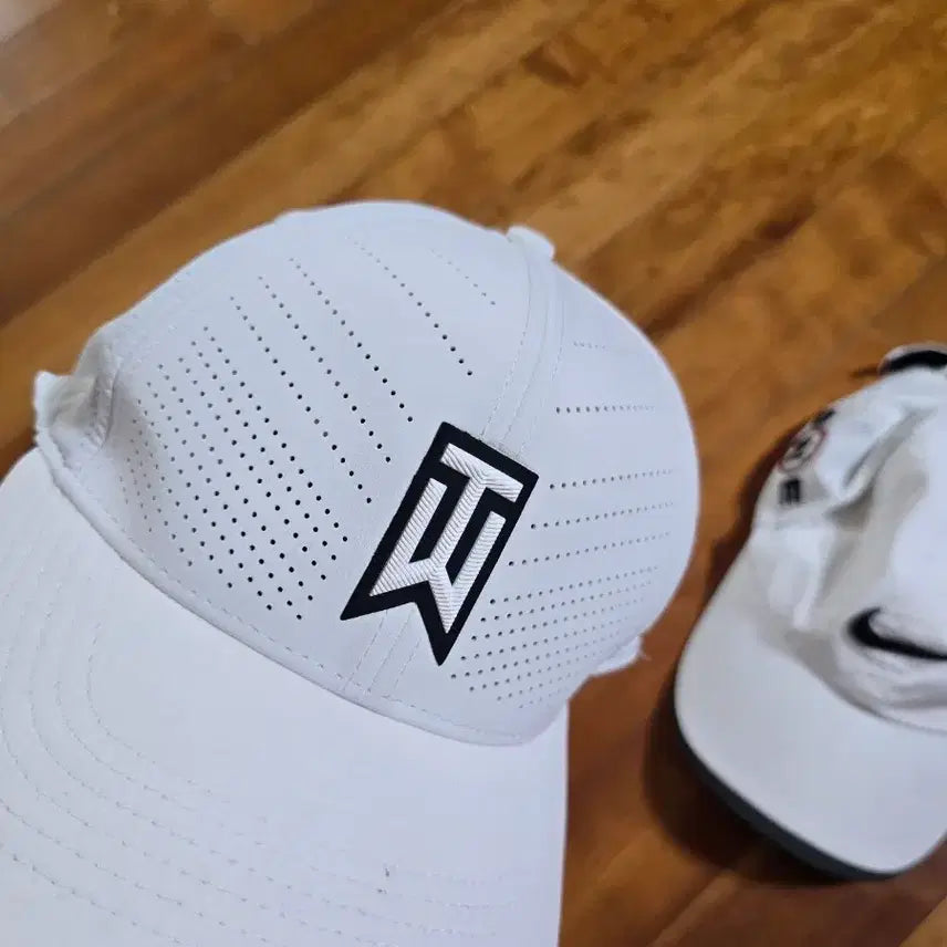 [BUNJANG] Nike Tiger Woods TW White Ball Cap Hat / 나이키 타이거우즈 TW 화이트 볼캡 모자