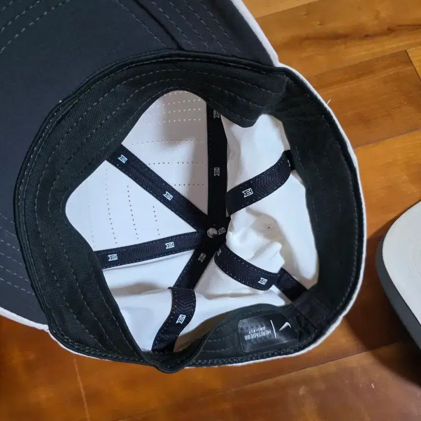 [BUNJANG] Nike Tiger Woods TW White Ball Cap Hat / 나이키 타이거우즈 TW 화이트 볼캡 모자