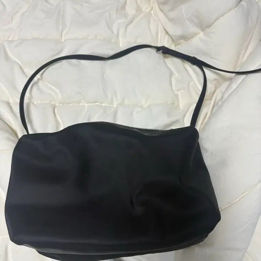 [SOLD OUT] 로우클래식 CARAMEL BOX BAG 블랙