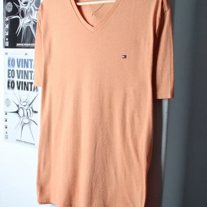 [BUNJANG] Tommy Hilfiger V-Neck T-Shirt Orange / (L-XL) 타미힐피거 반팔 티셔츠 브이넥 주황 기본-769E