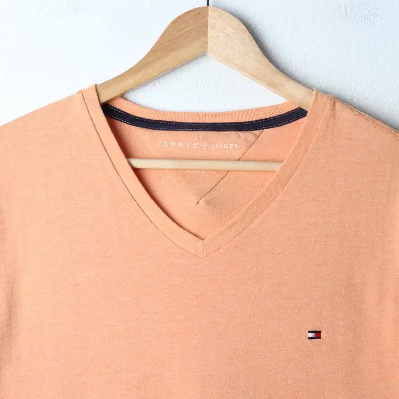 [BUNJANG] Tommy Hilfiger V-Neck T-Shirt Orange / (L-XL) 타미힐피거 반팔 티셔츠 브이넥 주황 기본-769E