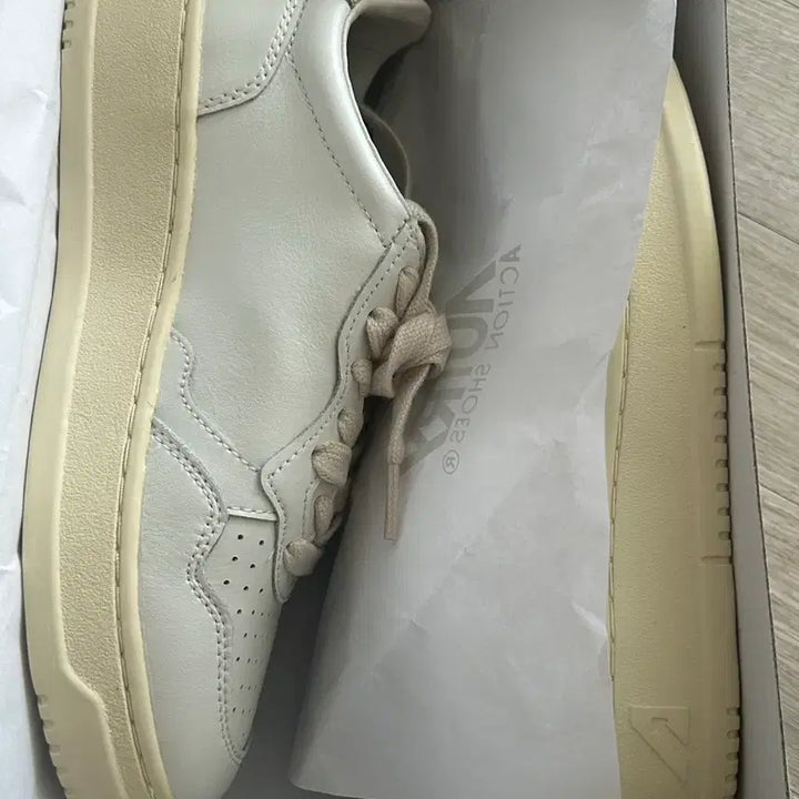[BUNJANG] AUTRY Medalist Size 36 New Product / 오트리 메달리스트 36 사이즈 새상품