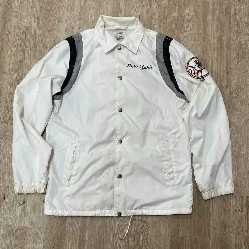 [BUNJANG] Uniqlo MLB New York Yankees Windbreaker Coach Jacket L/100 / 유니클로 MLB 뉴욕 양키스 바람막이 코치 자켓 L/100