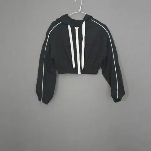 [BUNJANG] Black Cropped Hooded Zip-Up Windbreaker / 블랙 크롭 후드 집업 바람막이  S
