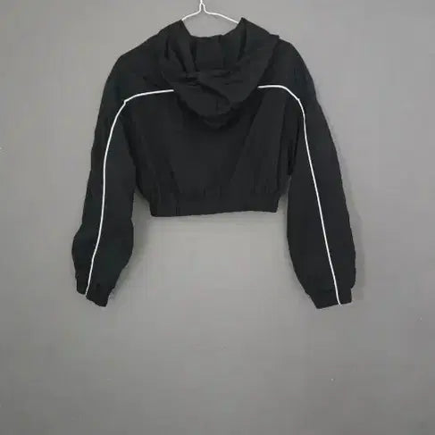[BUNJANG] Black Cropped Hooded Zip-Up Windbreaker / 블랙 크롭 후드 집업 바람막이  S