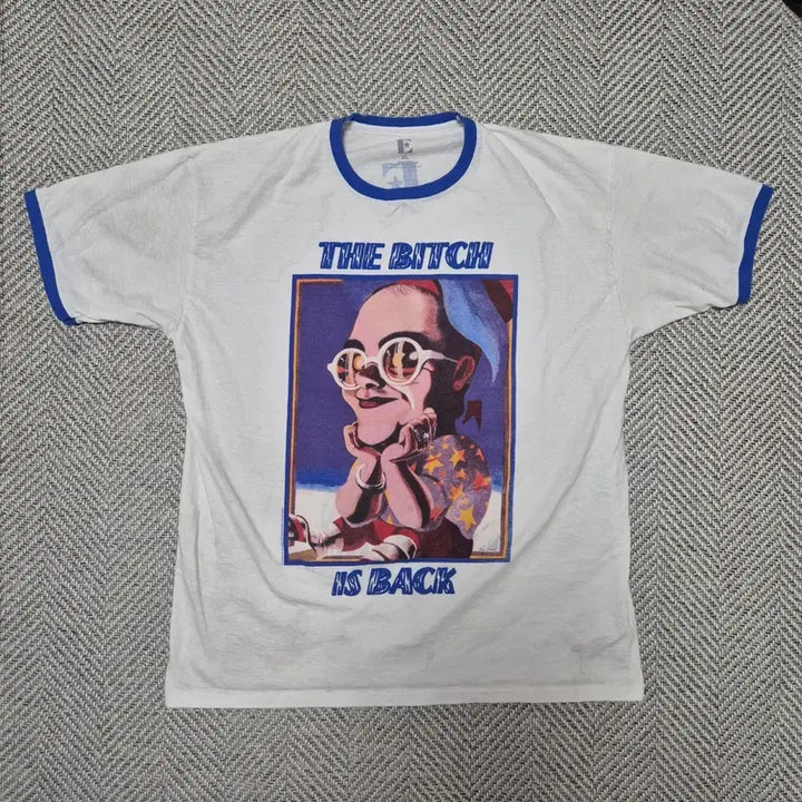 [BUNJANG] Elton John "The Bitch Is Back" Ringer T-Shirt (XL) / 엘튼 존 "THE BITCH IS BACK" 머천 링거 티셔츠 (XL)