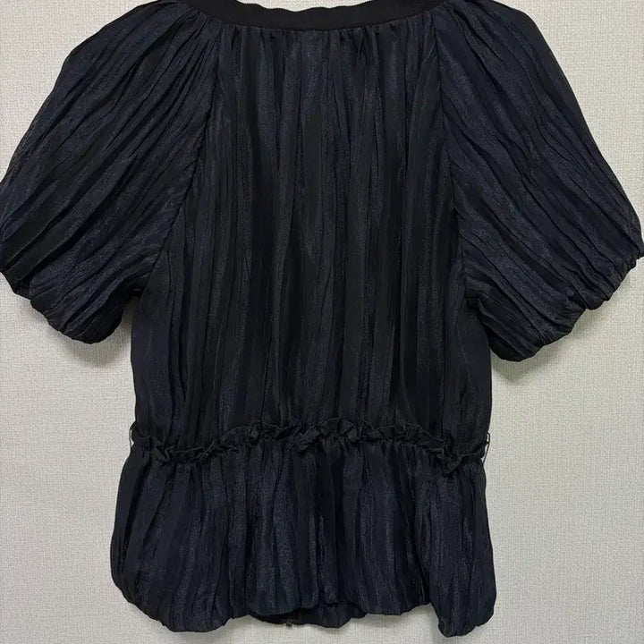 [BUNJANG] Misha Black Blouse Shirring Short Sleeve / it 미샤 블랙 블라우스 셔링 반팔/가슴44/총장55/