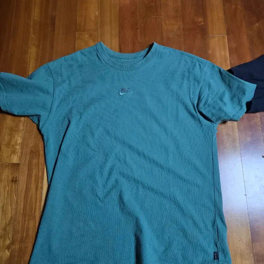 [BUNJANG] Nike Center Swoosh T-Shirt Set (Green/Black) / 나이키 센터스우시 반팔 티셔츠 그린/블랙 2장 세트