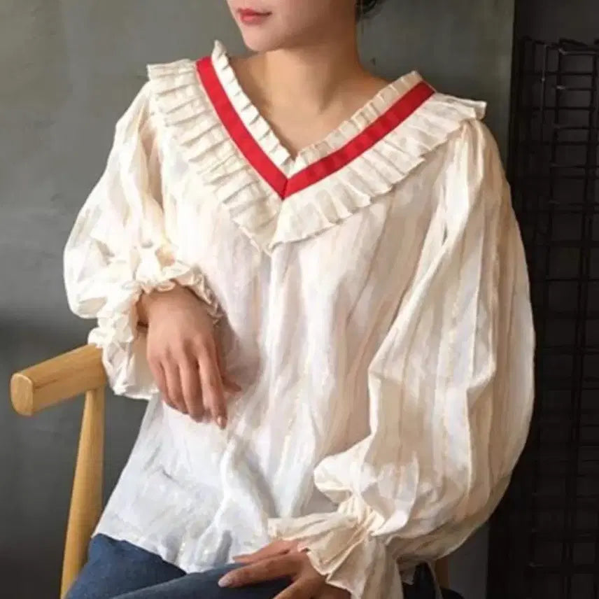 [BUNJANG] V-Neck Frill Blouse / 브이넥 프릴 블라우스