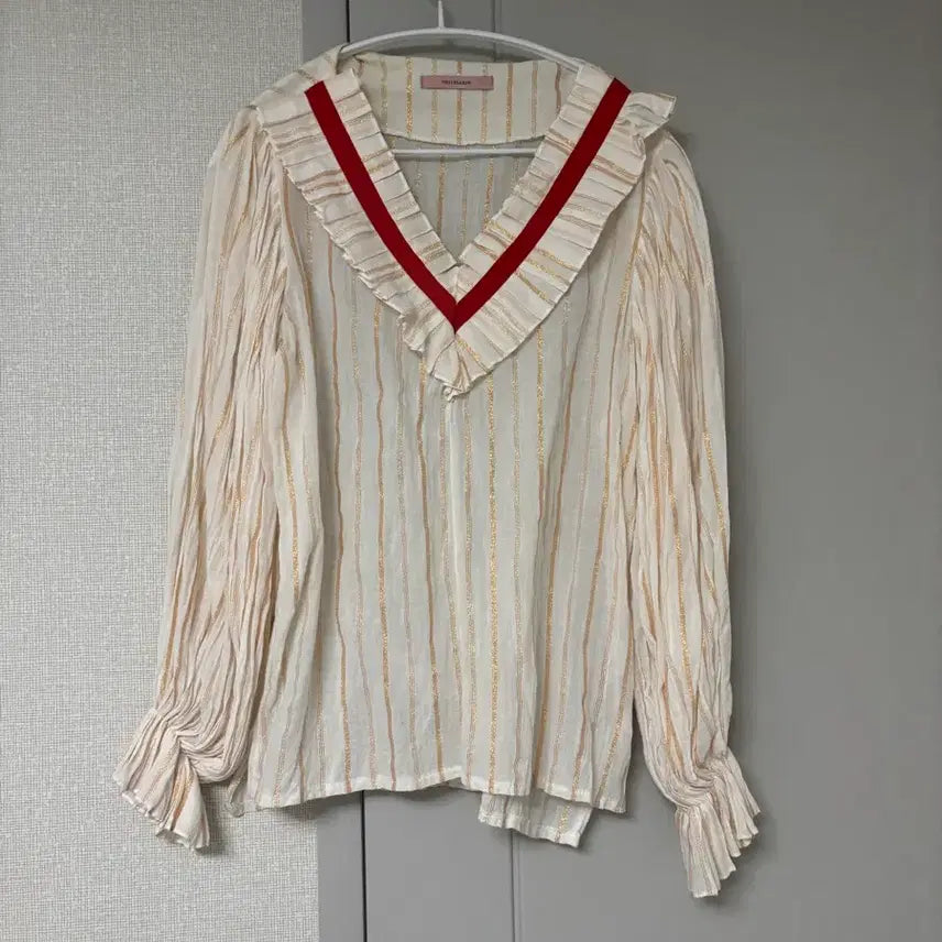 [BUNJANG] V-Neck Frill Blouse / 브이넥 프릴 블라우스