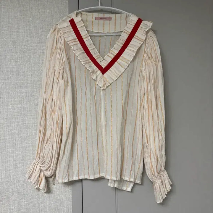 [BUNJANG] V-Neck Frill Blouse / 브이넥 프릴 블라우스