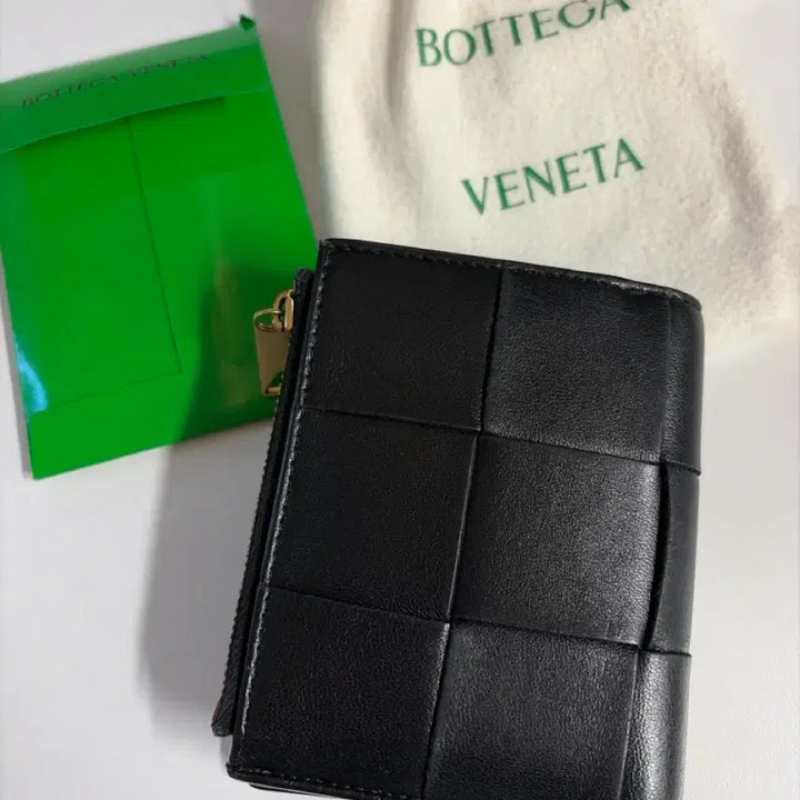 [BUNJANG] Bottega Veneta Small Cassette Bi-fold Wallet Black / 보테가 베네타 스몰 카세트 지갑 블랙