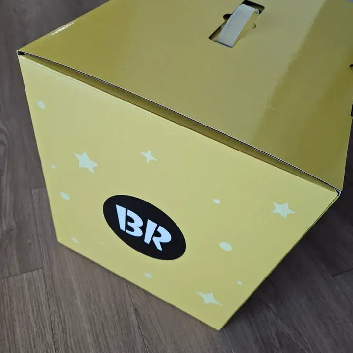 [BUNJANG] Baskin Robbins Pikachu Container / 배라 피카츄 컨테이너