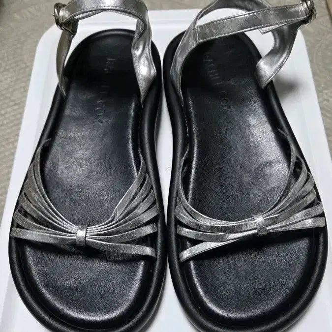 [BUNJANG] Rachel Cox Silver Strap Sandals (250-255) / 레이첼콕스 실버 스트랩 샌들 250-255