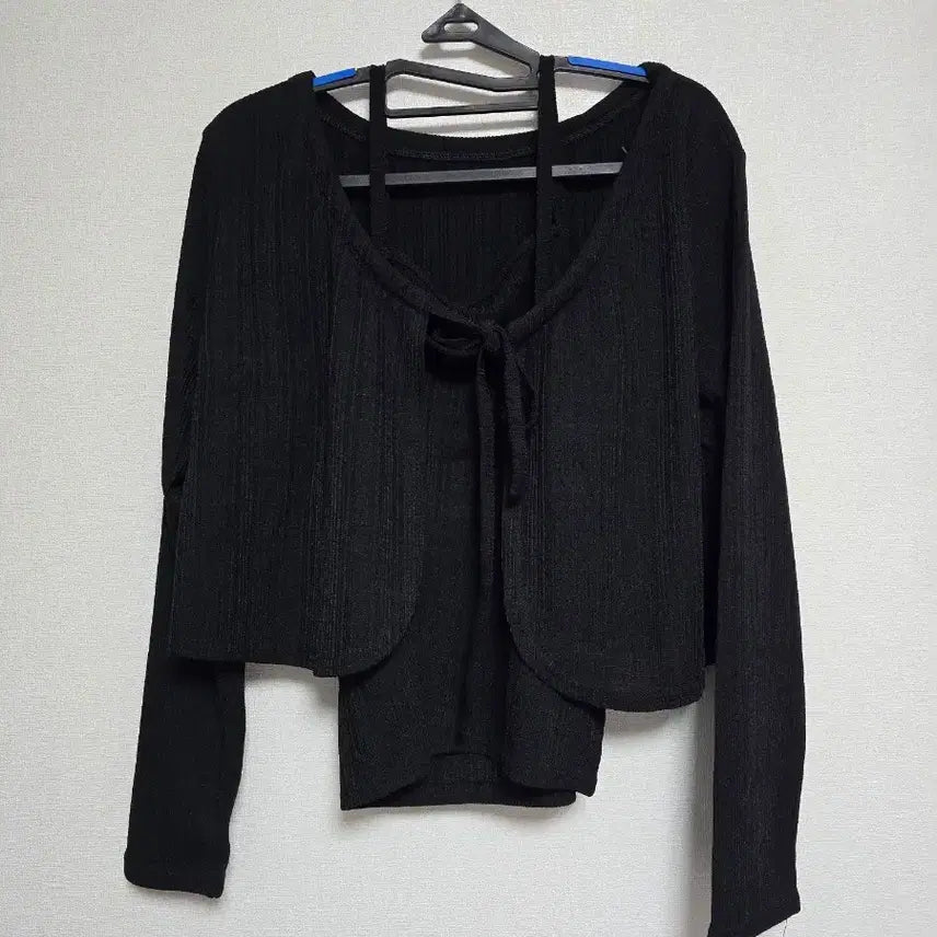 [BUNJANG] Black Spaghetti Strap Cardigan Set / 블랙 끈나시 가디건 세트
