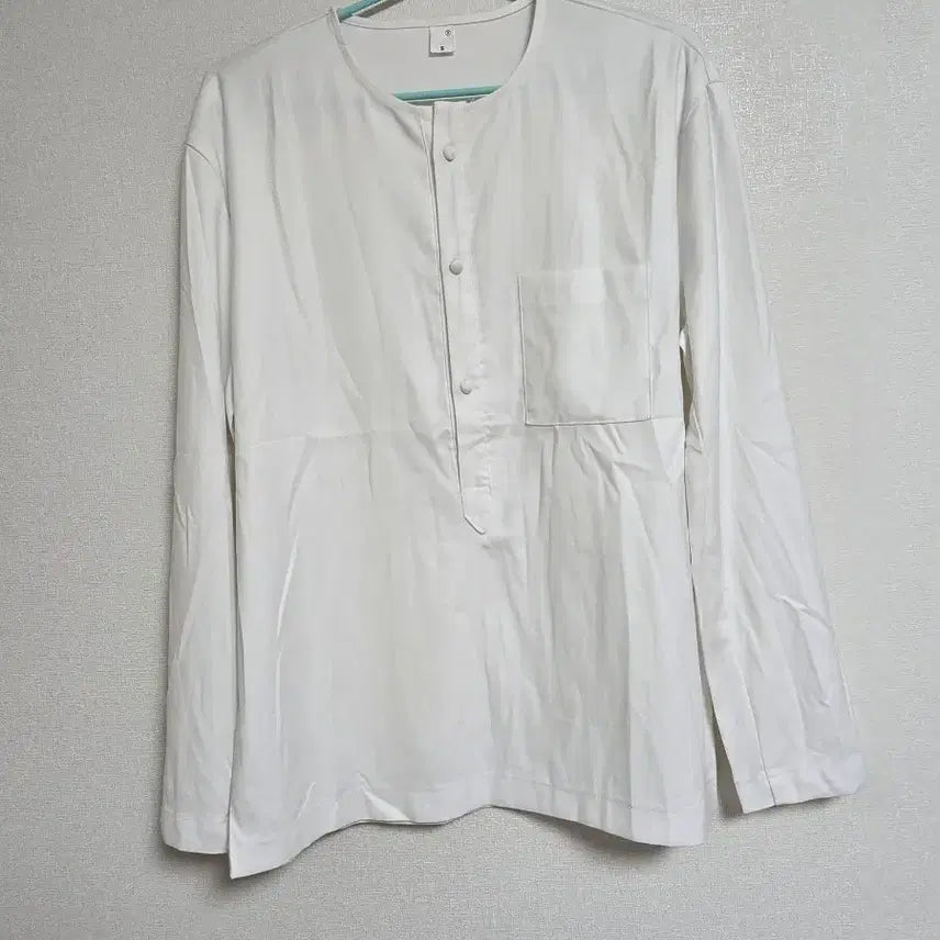 [BUNJANG] Oversized White Long Sleeve Henley Shirt / 오버핏 화이트 헨리넥 긴팔 셔츠