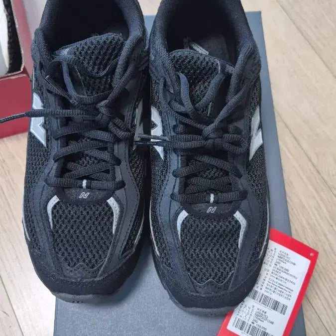 [BUNJANG] New Balance Black Sneakers N Logo / 뉴발란스 블랙 운동화 N 로고