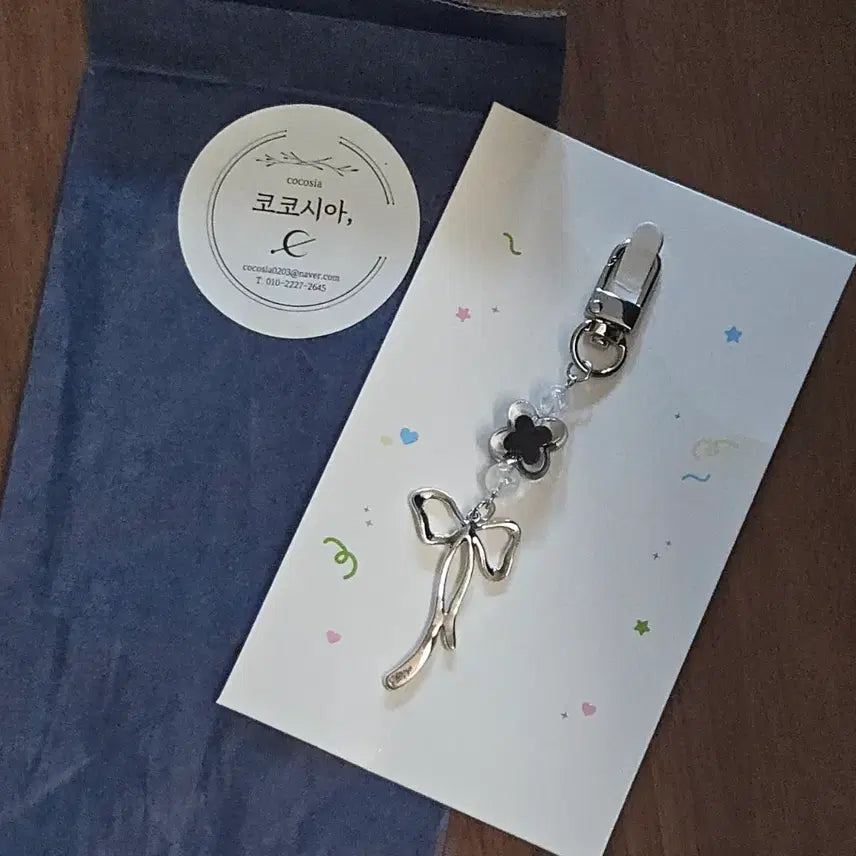 [BUNJANG] Black Heart Ribbon Four-Leaf Clover Phone Charm Bag Charm Keychain / 블랙 하트 리본 핸드폰 키링 가방키링 열쇠고리