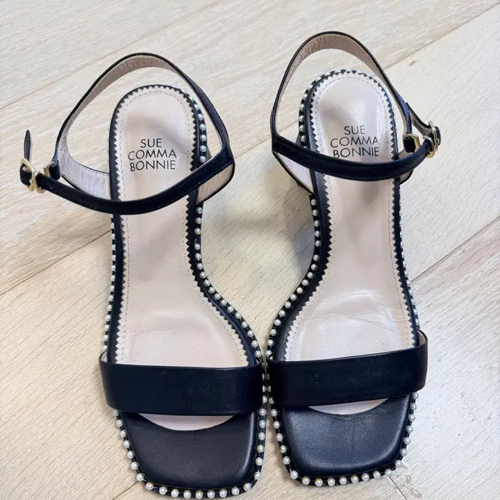 [BUNJANG] SUECOMMA BONNIE Pearl Black Sandals / 슈콤마보니 진주 블랙 샌들