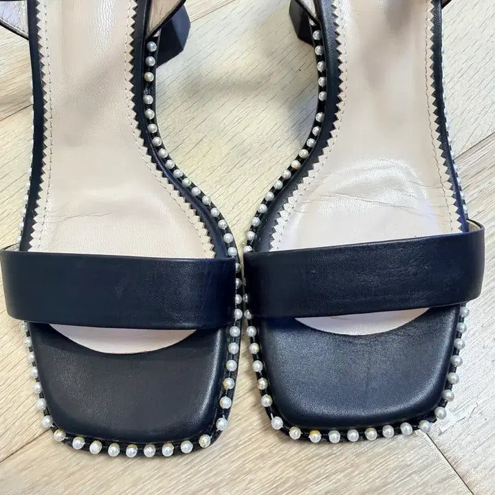 [BUNJANG] SUECOMMA BONNIE Pearl Black Sandals / 슈콤마보니 진주 블랙 샌들