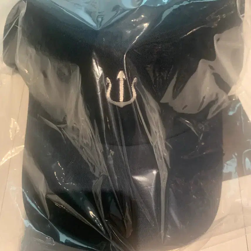 [BUNJANG] Verttum Trident Logo Navy Ball Cap Hat / 무료배송)베루툼 삼지창로고 네이비 볼캡 모자 새상품