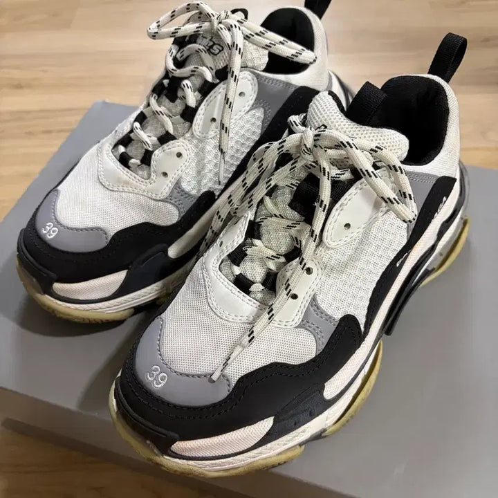 [BUNJANG] Balenciaga Triple S Sneakers White/Black / 발렌시아가 트리플S 스니커즈 화이트블랙