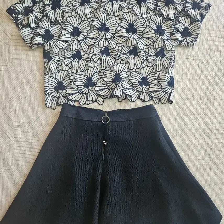 [BUNJANG] Duel Flower Lace Blouse + Kenneth Lady Skirt Set / 듀엘 플라워 레이스 블라우스 + 케네스 레이디 스커트 세트