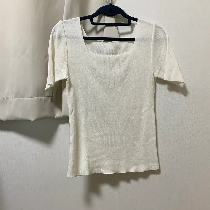 [BUNJANG] Square Neck Short Sleeve Top / 스퀘어넥 반팔