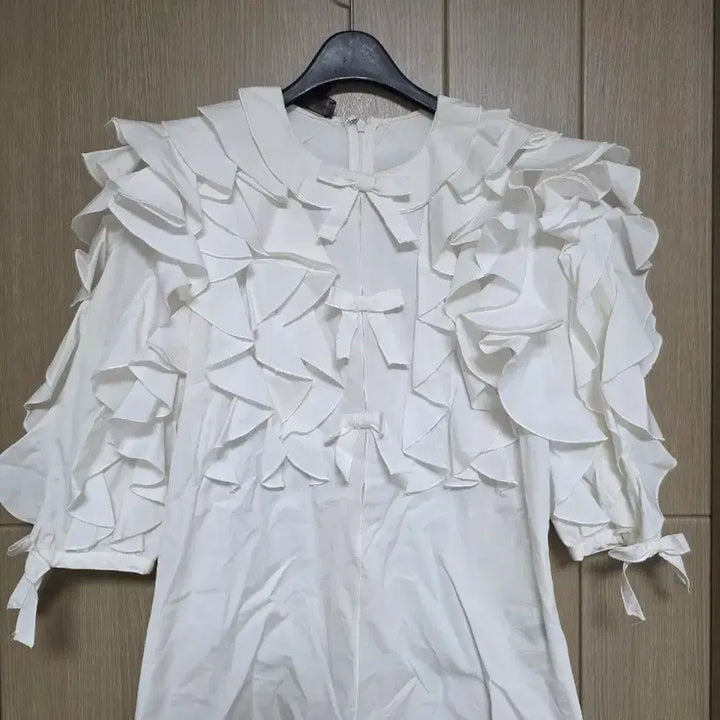 [BUNJANG] Giambattista Valli Ruffle Detail Blouse / 지암바티스타발리 블라우스