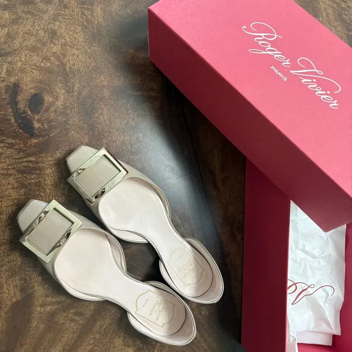 [SOLD OUT] 로저비비에