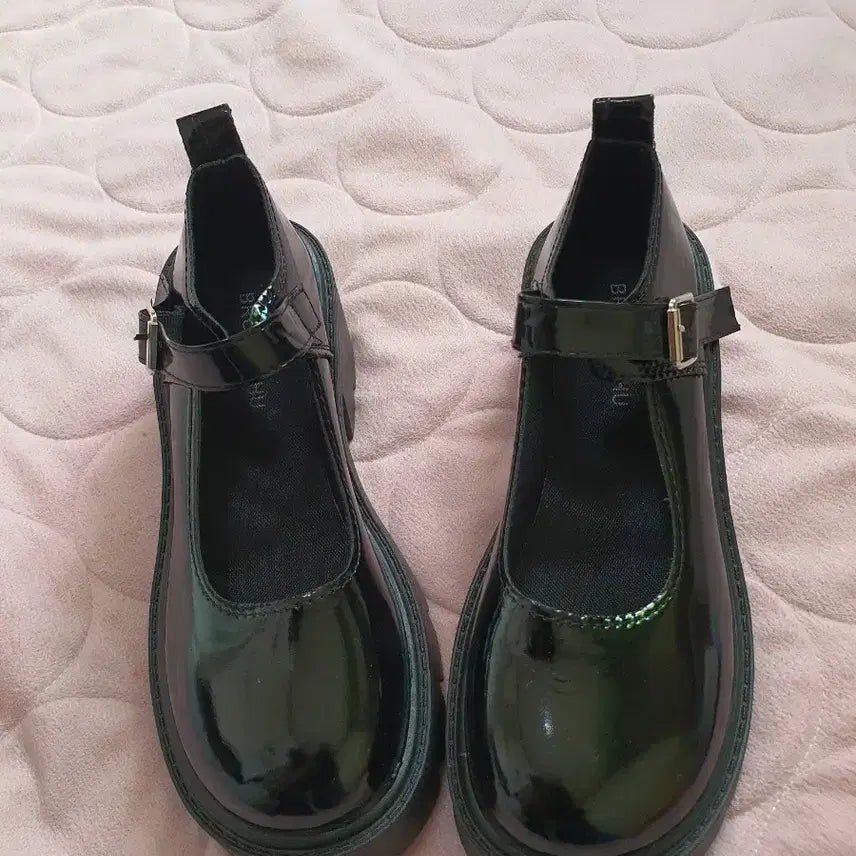 [SOLD OUT] 블랙 에나멜 메리제인 구두 통굽