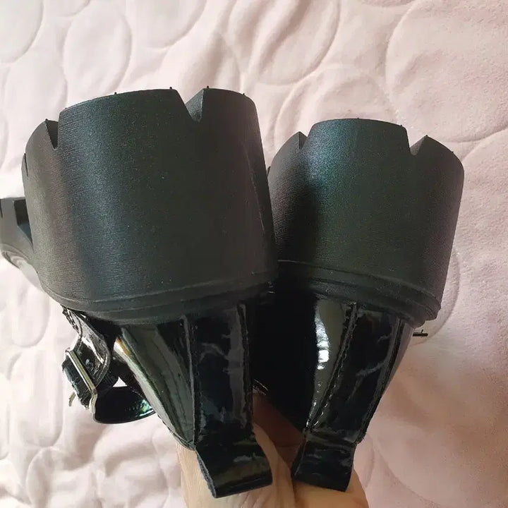 [SOLD OUT] 블랙 에나멜 메리제인 구두 통굽