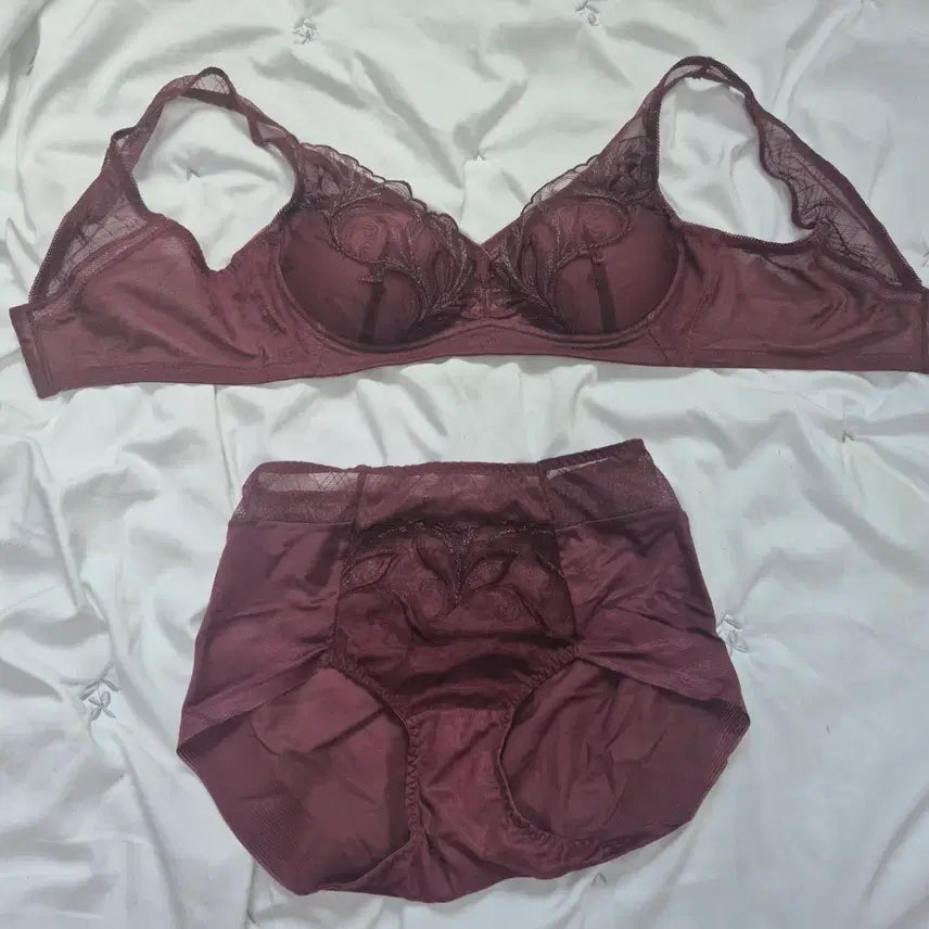 [BUNJANG] Burgundy Lace Bra and Panty Set / 버건디 레이스 브라 팬티(중고)