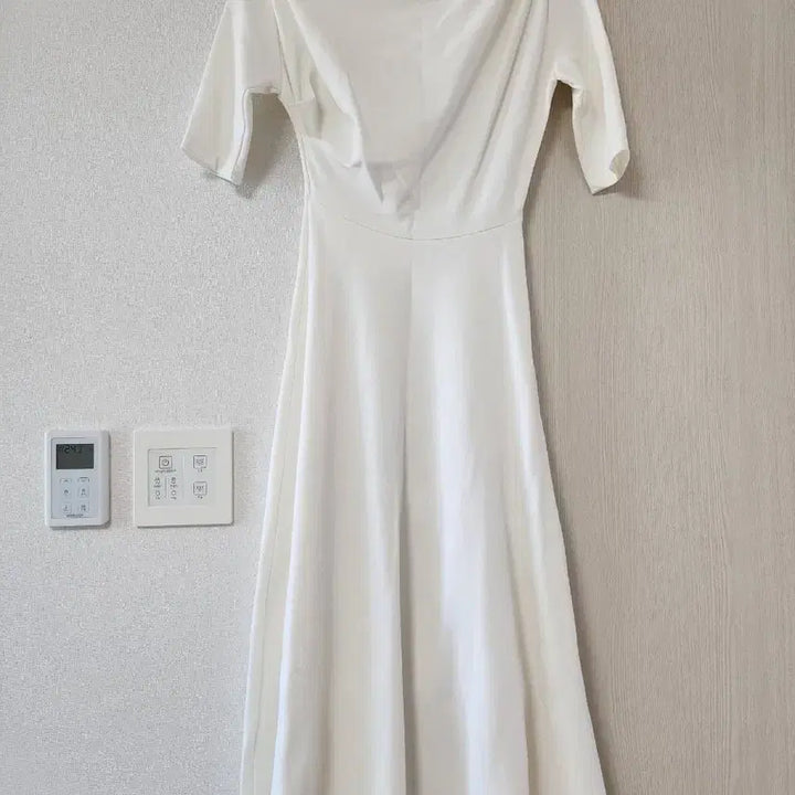 [SOLD OUT] 웨딩 촬영 데이트룩 반팔 A라인 원피스