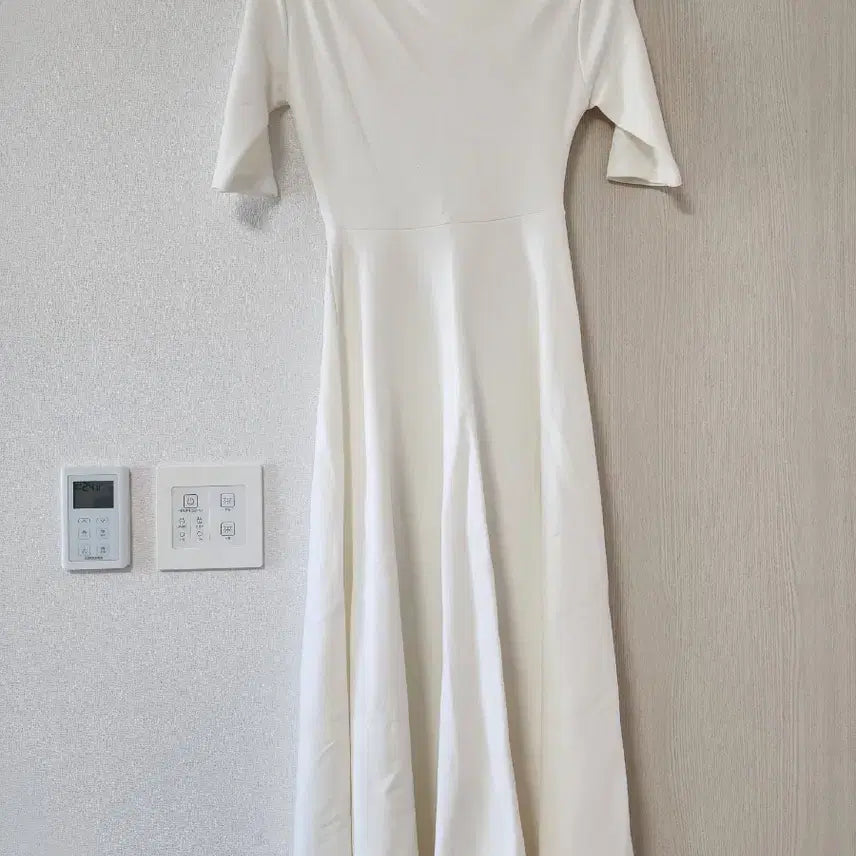 [SOLD OUT] 웨딩 촬영 데이트룩 반팔 A라인 원피스