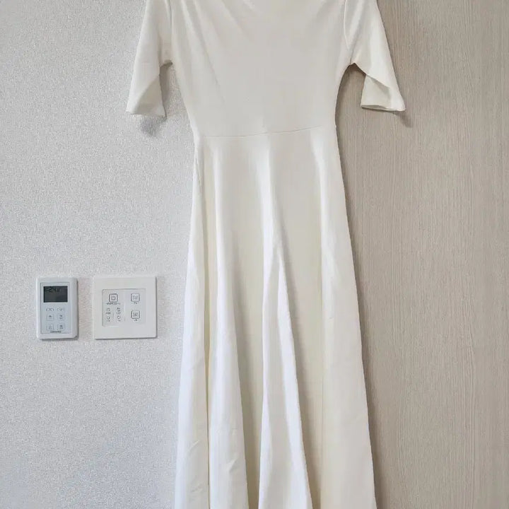 [SOLD OUT] 웨딩 촬영 데이트룩 반팔 A라인 원피스