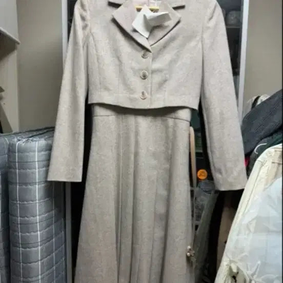 [BUNJANG] LINE Beige Tweed Crop Jacket and Pleated Skirt Set 55 / 라인  LINE 원피스 55 사이즈 베이지 트위드 새상품