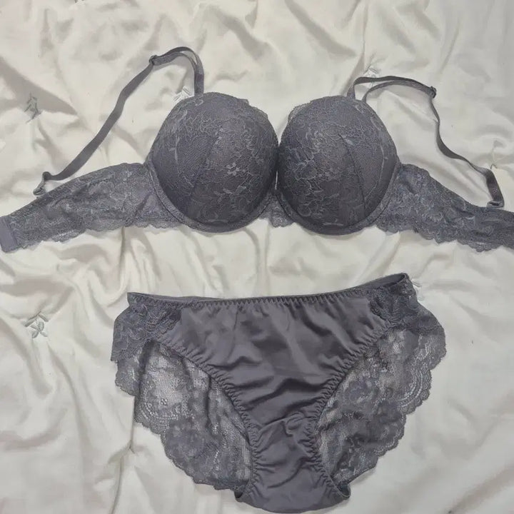 [BUNJANG] Lace Bra and Panty Set / 레이스 브라 팬티 속옷세트(중고)