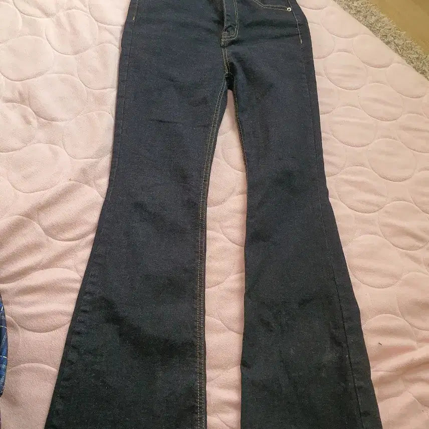 [BUNJANG] Mixxo Bootcut Jeans Size 24 / 믹쏘 부츠컷 청바지 넘넘예뻐요 24사이즈예요코튼 97%, 폴리우레탄 3
