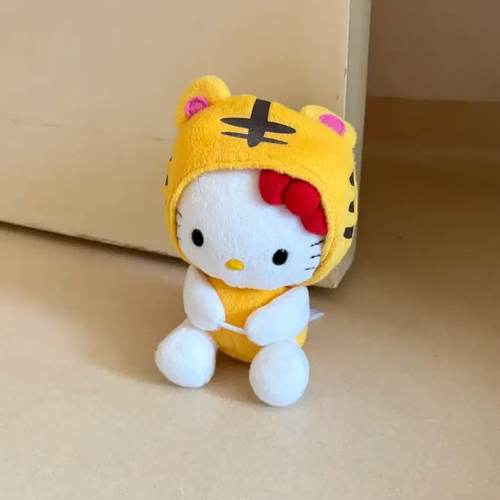 [BUNJANG] Classic Hello Kitty Tiger Plush Keychain / 고전 헬로키티 호랑이 인형 키링