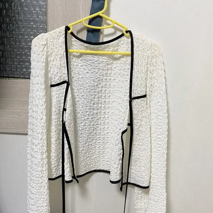 [BUNJANG] White Cardigan / 가디건