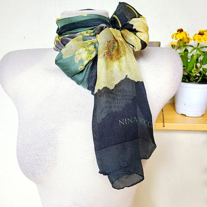 [BUNJANG] Nina Ricci 100% Silk Floral Scarf - Green Navy / 니나리찌 실크100% 플라워스카프 그린네이비