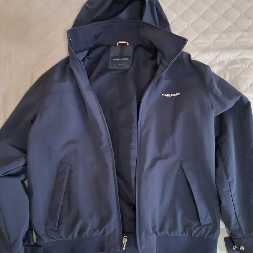 [BUNJANG] Tommy Hilfiger Navy Hooded Windbreaker Jacket / 타미힐피거 네이비 후드 바람막이
