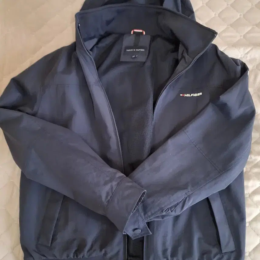 [BUNJANG] Tommy Hilfiger Navy Hooded Windbreaker Jacket / 타미힐피거 네이비 후드 바람막이