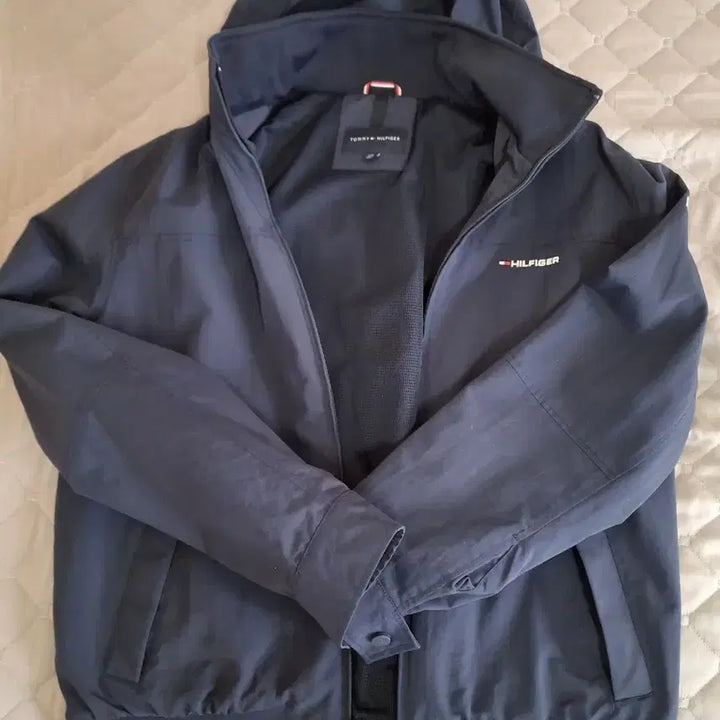 [BUNJANG] Tommy Hilfiger Navy Hooded Windbreaker Jacket / 타미힐피거 네이비 후드 바람막이